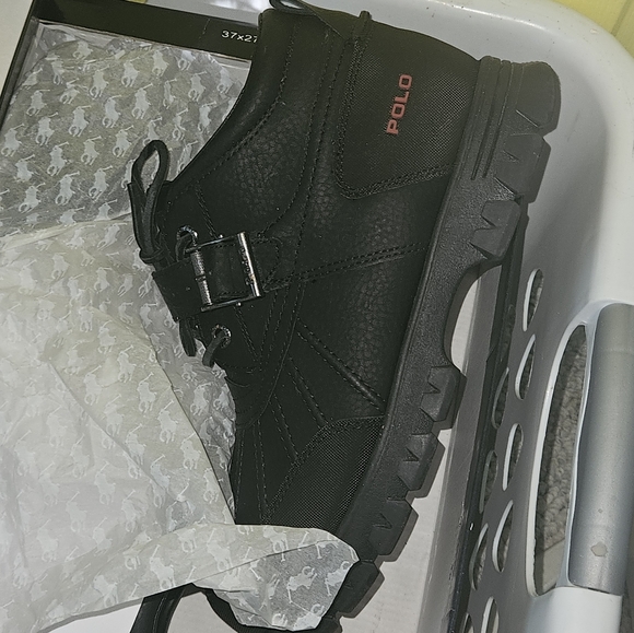 Glasses and shoes - Picture 15 of 16